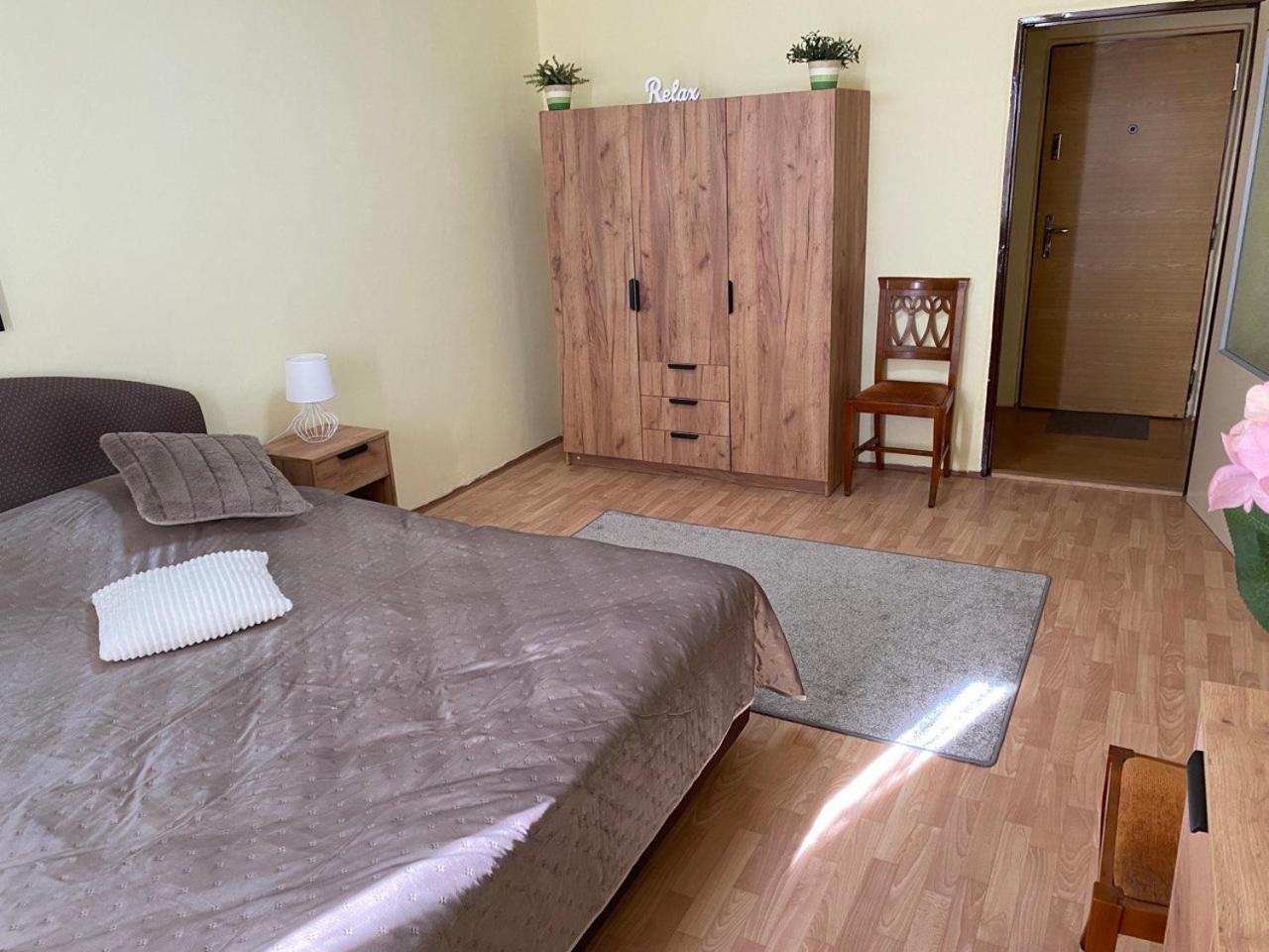 Apartmany 2Kk U Fakultni Nemocnice Volne Parkovani Hradec Králové 外观 照片